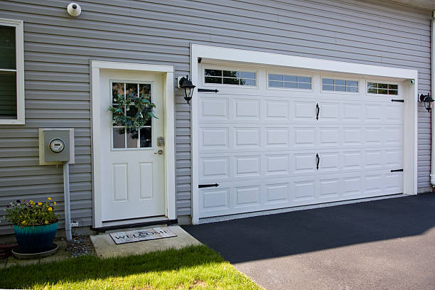 24/7 Emergency Garage Door Panel Replacement experts in Dale, IN